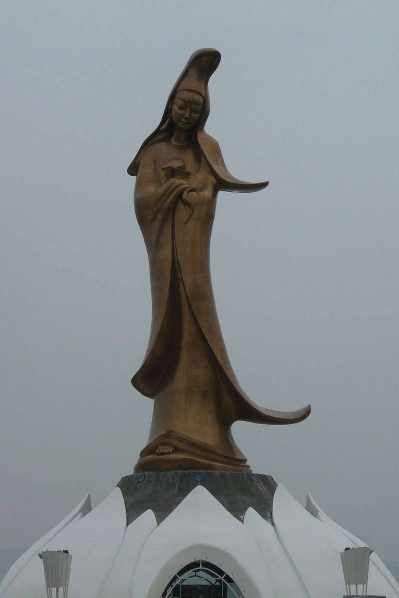 Kun Iam Statue